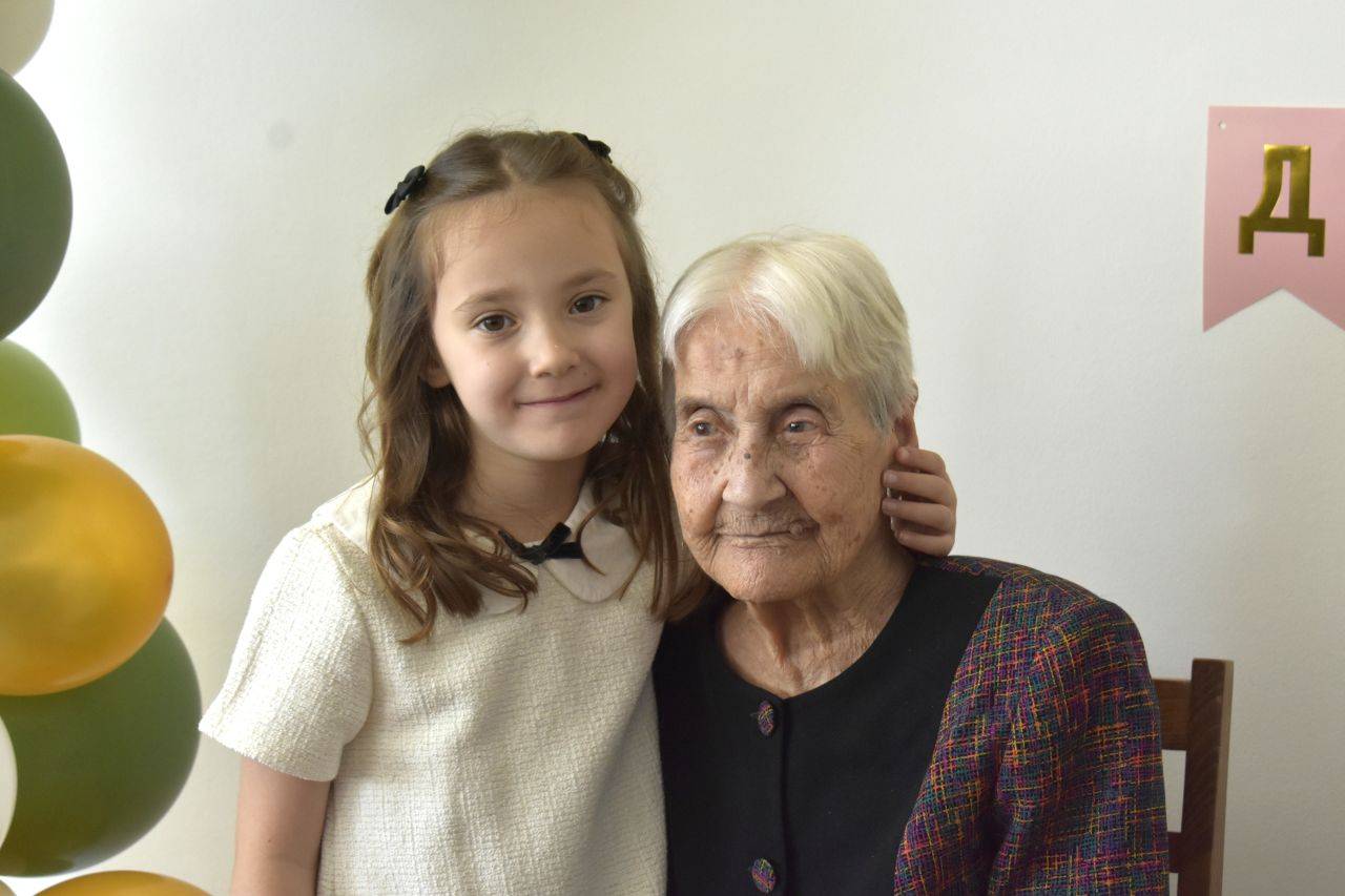 Баба Атанаска от с. Златовръх навърши 100 г.